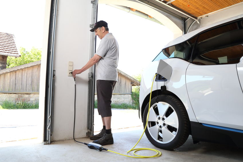 can-i-charge-my-electric-car-with-a-generator-what-to-do